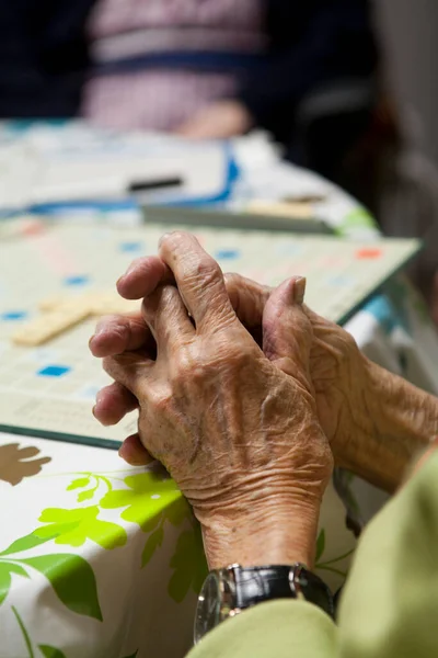 Elderly Person Playing Retirement Home — ストック写真