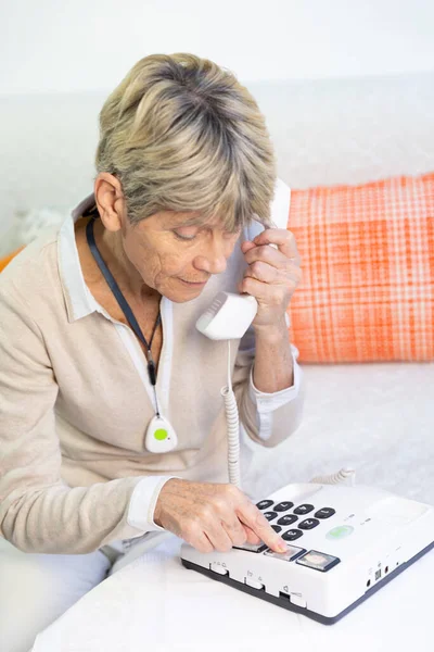 Elderly Woman Using Telephone Large Buttons Elderly People - Stock-foto