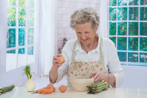 Senior Woman Cooking Close Portrait — Stok fotoğraf