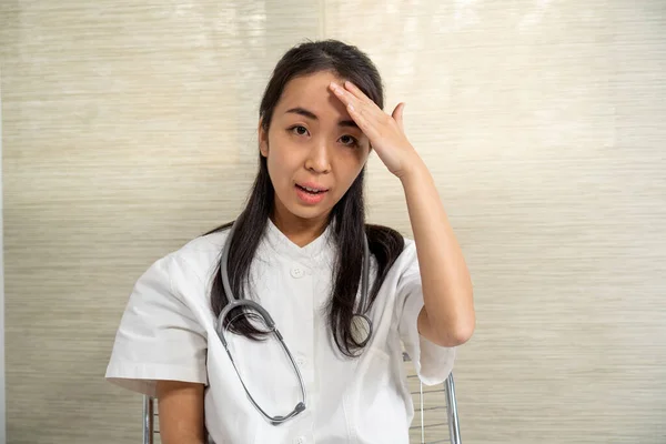 Asian Doctor Woman Teleconsultation — Foto de Stock