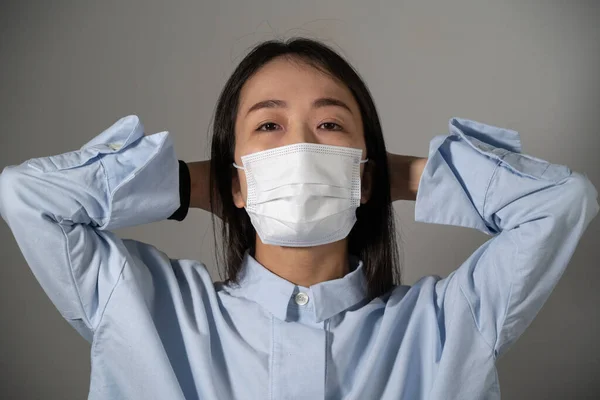 Jonge Vrouw Met Beschermend Masker — Stockfoto