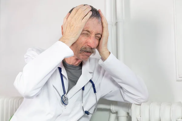 Doctor Exhausted His Work — Stockfoto