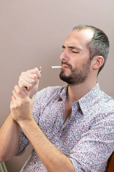 Man Who Tempted Smoke Again Having Given Smoking — Foto de Stock