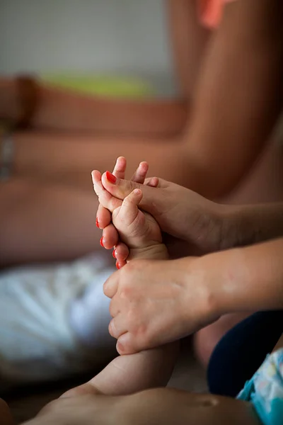 Baby Massage Lessons Licensed Masseuse —  Fotos de Stock