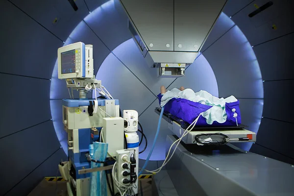 Proton Therapy Irradiates Cancer Cells Beam Protons Tumor — 图库照片