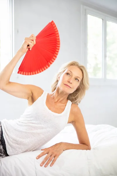 Woman Cooling Fan — Stockfoto