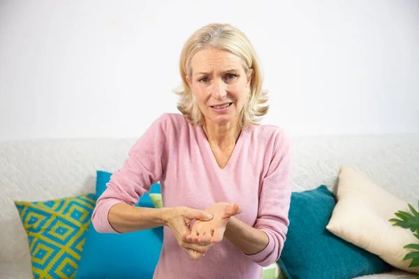 Woman Her Fifties Hand Pain — Fotografia de Stock