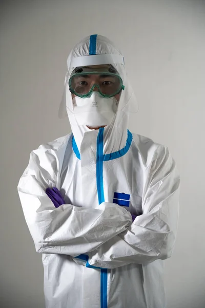 Man Protective Suit Covid Pandemic — Stockfoto