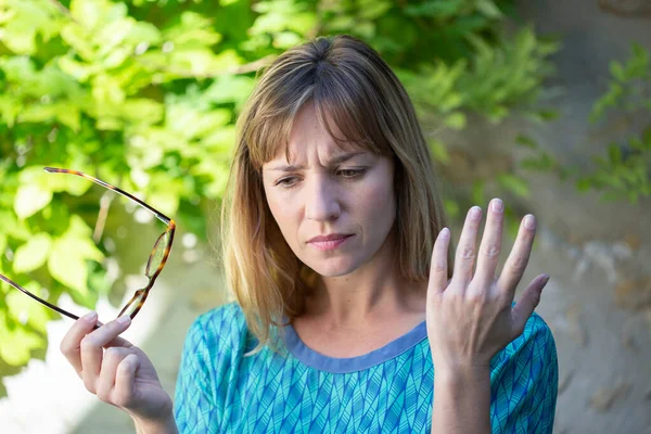 Young Woman Memory Lapse — Stockfoto