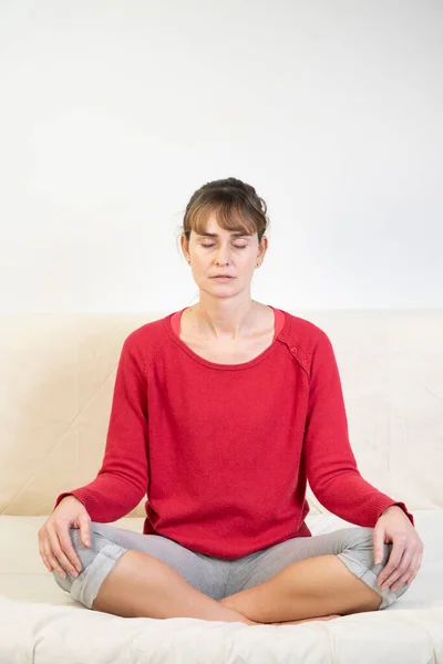 Woman Sitting Facing Front Meditation Session — ストック写真