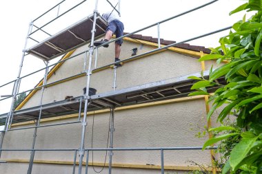 Wall insulation, scaffolding, carrying out aerial work, insulation of facades, building material, building facing work.