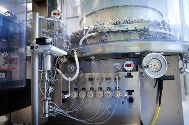 Manufacture of injectable preparations, sterilization of syringes before filling.