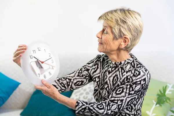 Elderly Woman Clock Worn Time — ストック写真