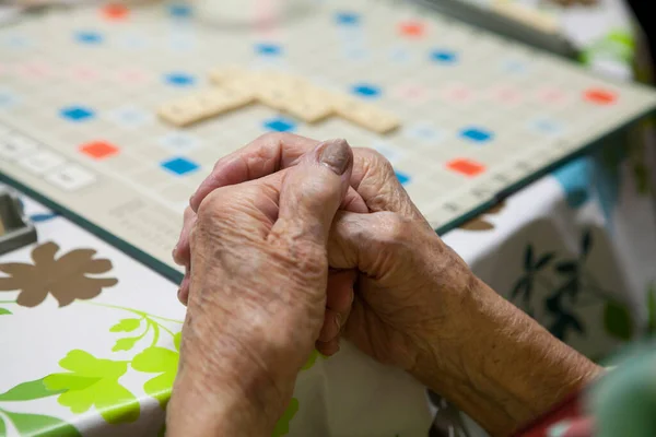 Elderly Person Playing Retirement Home — ストック写真