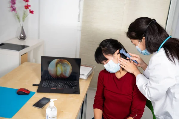 Ent Consultation Purulent Otitis Screen — Stock fotografie