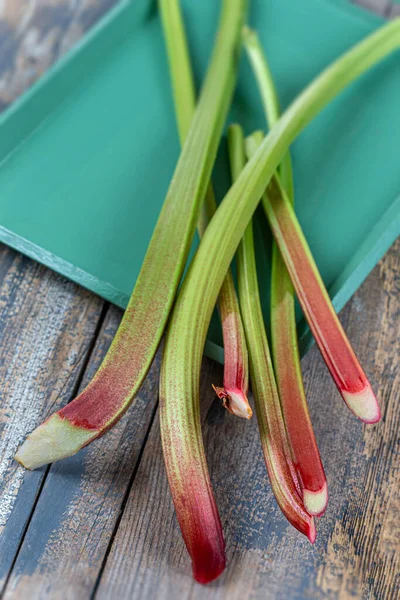 Close Rhubarb Stalks Resting Plate Wooden Board — Stock Photo, Image
