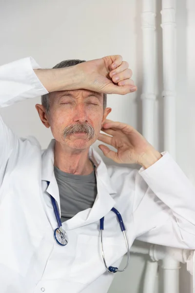 Doctor Exhausted His Work — Stockfoto
