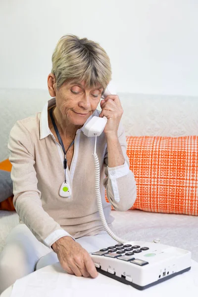 Elderly Woman Using Telephone Large Buttons Elderly People — Stock fotografie