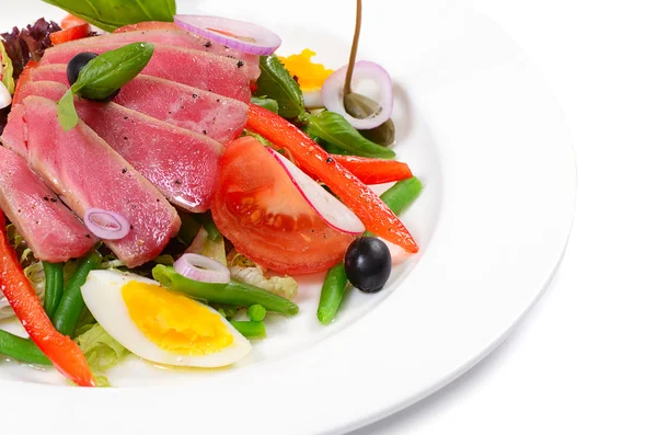Salata sebze ve taze orkinos ile — Stok fotoğraf