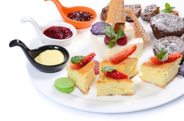 izole farklı tatlı tabağı