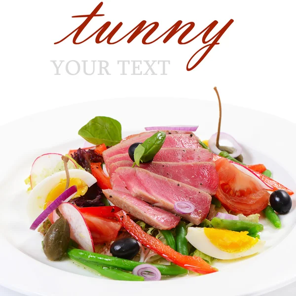 Nicoise mit frischem Thunfisch und Gemüse — Stockfoto