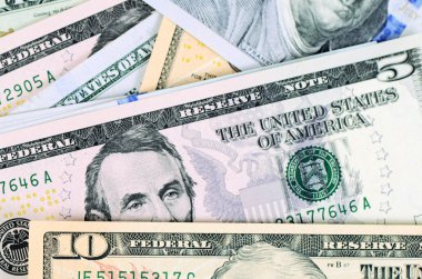 arka plan olarak dolarlık banknotlar