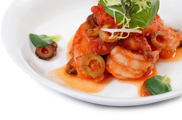 Garnelen in Tomatensauce mit Oliven — Stockfoto