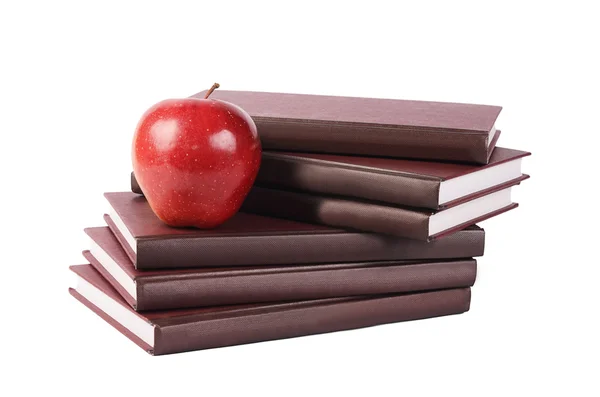 Книга з яблуком ізольована на білому — стокове фото