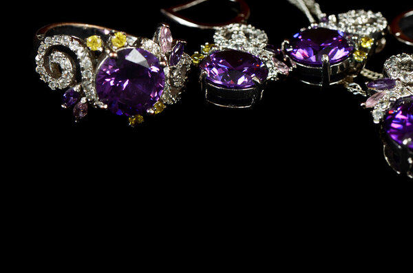 Costume jewellery. Pendant, earrings and ring