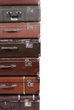 Beyaz arkaplanda izole edilmiş eski bavul