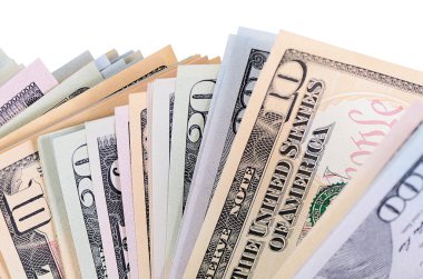 Dolar banknotları beyaz arkaplanda izole