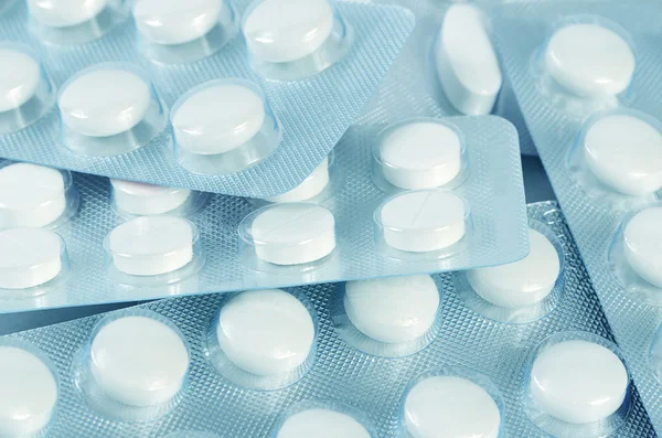 Tablety v balení. lékařské vzdělání — Stock fotografie