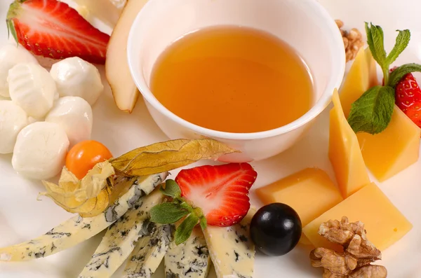 Assorted cheese with honey — Stock Photo, Image