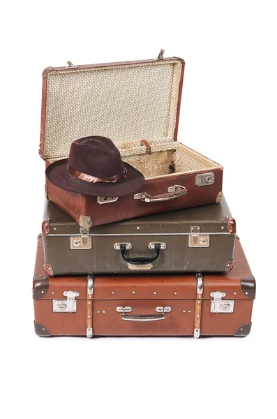 Beyaz arkaplanda izole edilmiş eski bavul — Stok fotoğraf