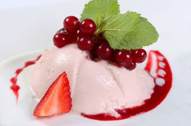 vişne suyu ile yoğurt köpük