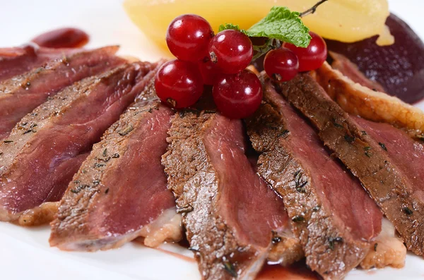 şarap soslu ördek göğsü