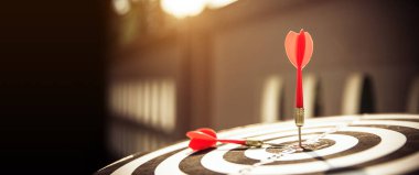 Hedef tahtası ya da dart tahtası, hedef tahtası ya da dart okları ile hedef alınır. Hedefleme amaçlı bir atışın tam ortasına isabet eder ve hedef kavramları kazanmayı hedefler.