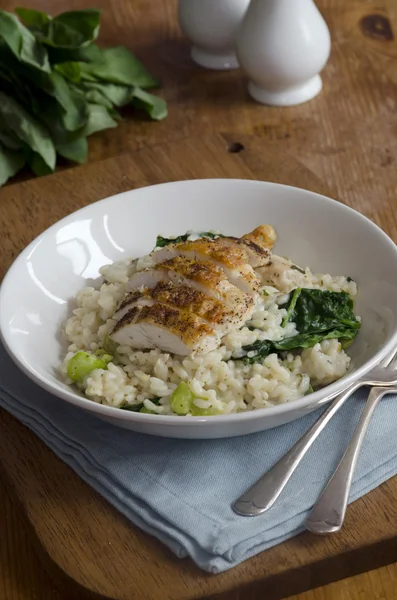 Kip met risotto — Stockfoto