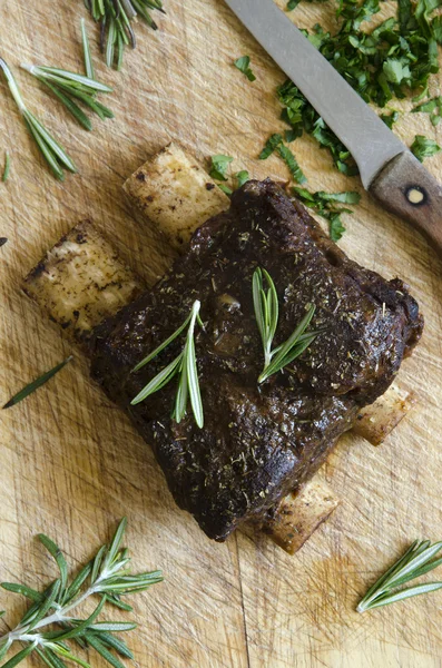 烧烤牛肉排骨 — 图库照片