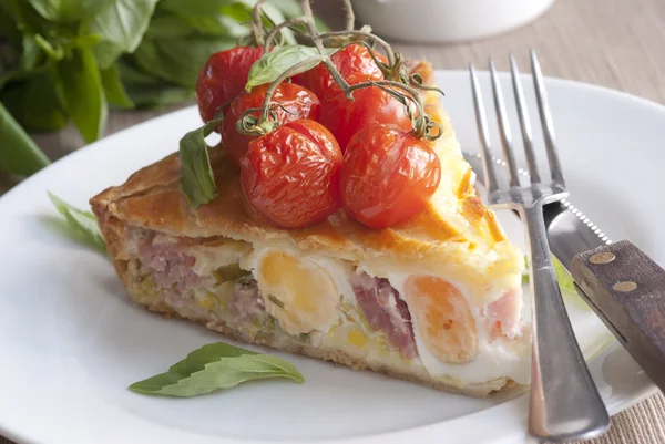 Tarte aux oeufs et au bacon — Photo