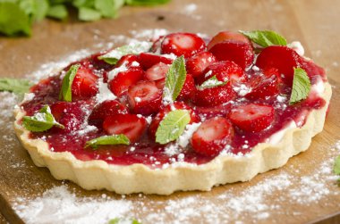 çilek ve kremalı tart