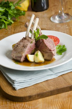 kuzu sos ve patates ile