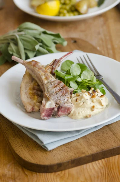 Chuletas de cordero a la plancha — Foto de Stock