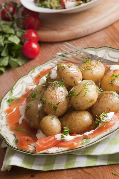 Smoked salmon with potatoes — Stock Photo, Image