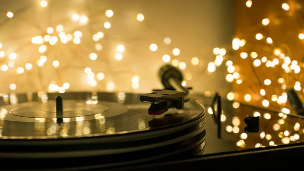 Close Record Vinyl Record Player Bokeh Led Lights Garlands Background — Stock Photo, Image