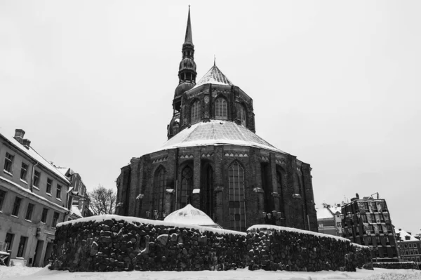 Winter Cityscape Old Town Riga Latvia Snow Roof Peter Church — Stock Photo, Image
