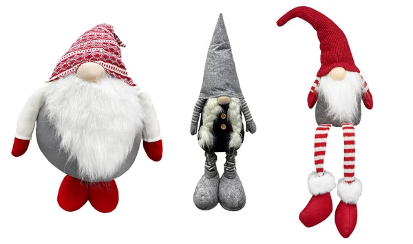 Trzy Świąteczne Krasnale Czerwonych Szarych Czapkach Brodą Świąteczne Zabawki Tekstylne — Zdjęcie stockowe