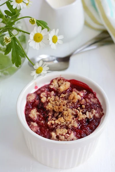 Berry crumble — Stock Photo, Image