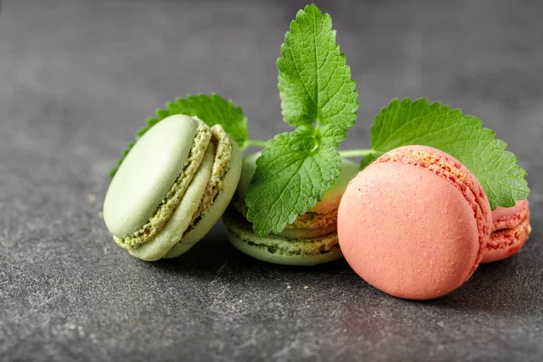 French Pink Green Macarons Cookies Mint Leaves Dark Stone Background — Stock Photo, Image