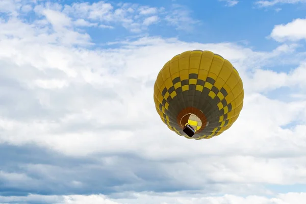 Colored Yellow Brown Balloon People Flying Sky Clouds Little Balloon — Stock Photo, Image